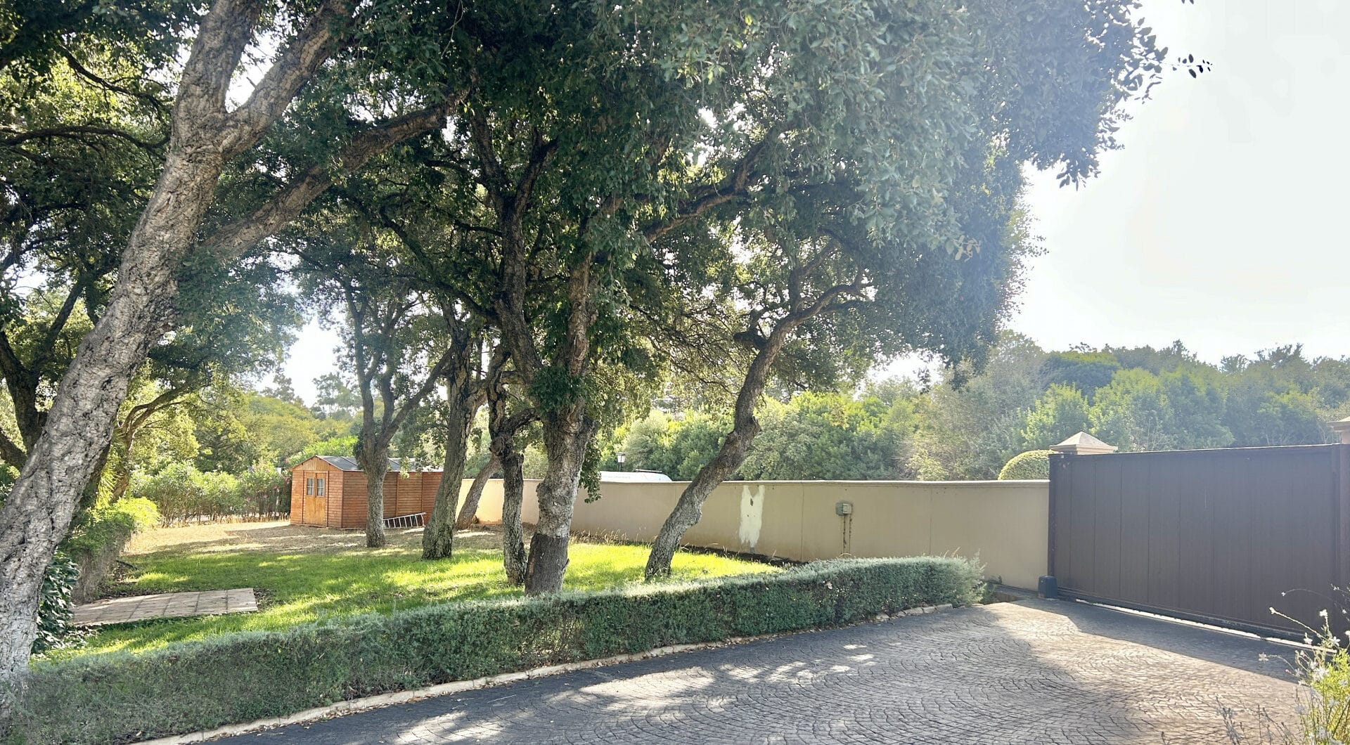 Plot with own water, with beautiful mature garden; exterior enclosure wall and completely fenced, for sale in Sotogrande