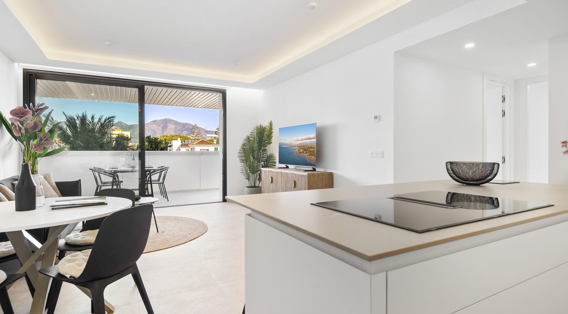 Exclusive 2-Bedroom Apartment – Luxury Living by the Sea in Fuengirola