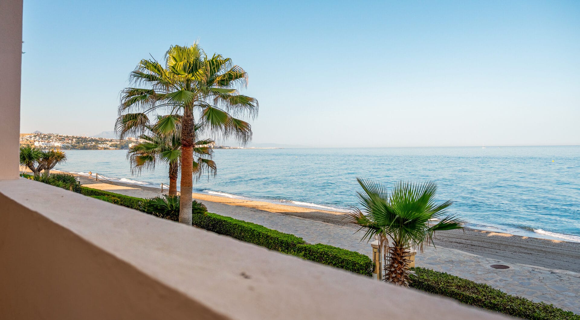 Fully Renovated 3‑Bedroom Apartment on Estepona’s Frontline Beach