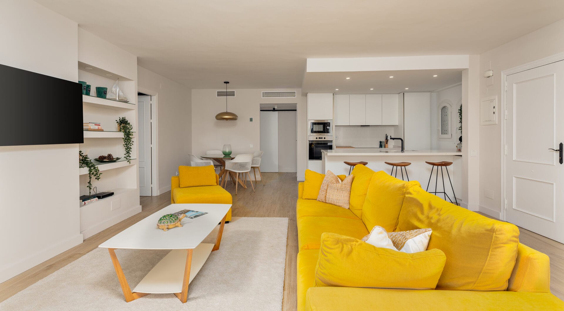 Fully Renovated 3‑Bedroom Apartment on Estepona’s Frontline Beach