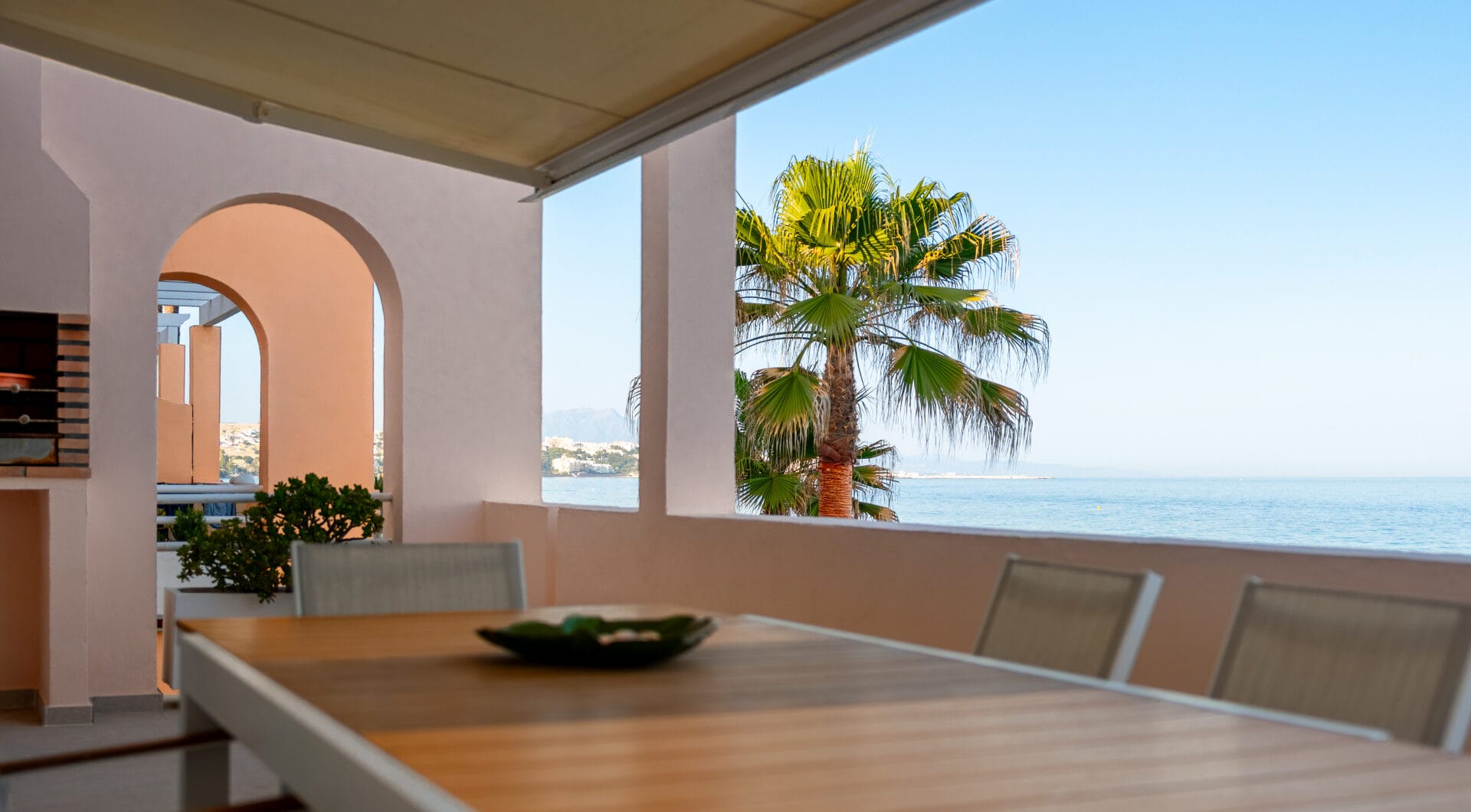 Fully Renovated 3‑Bedroom Apartment on Estepona’s Frontline Beach