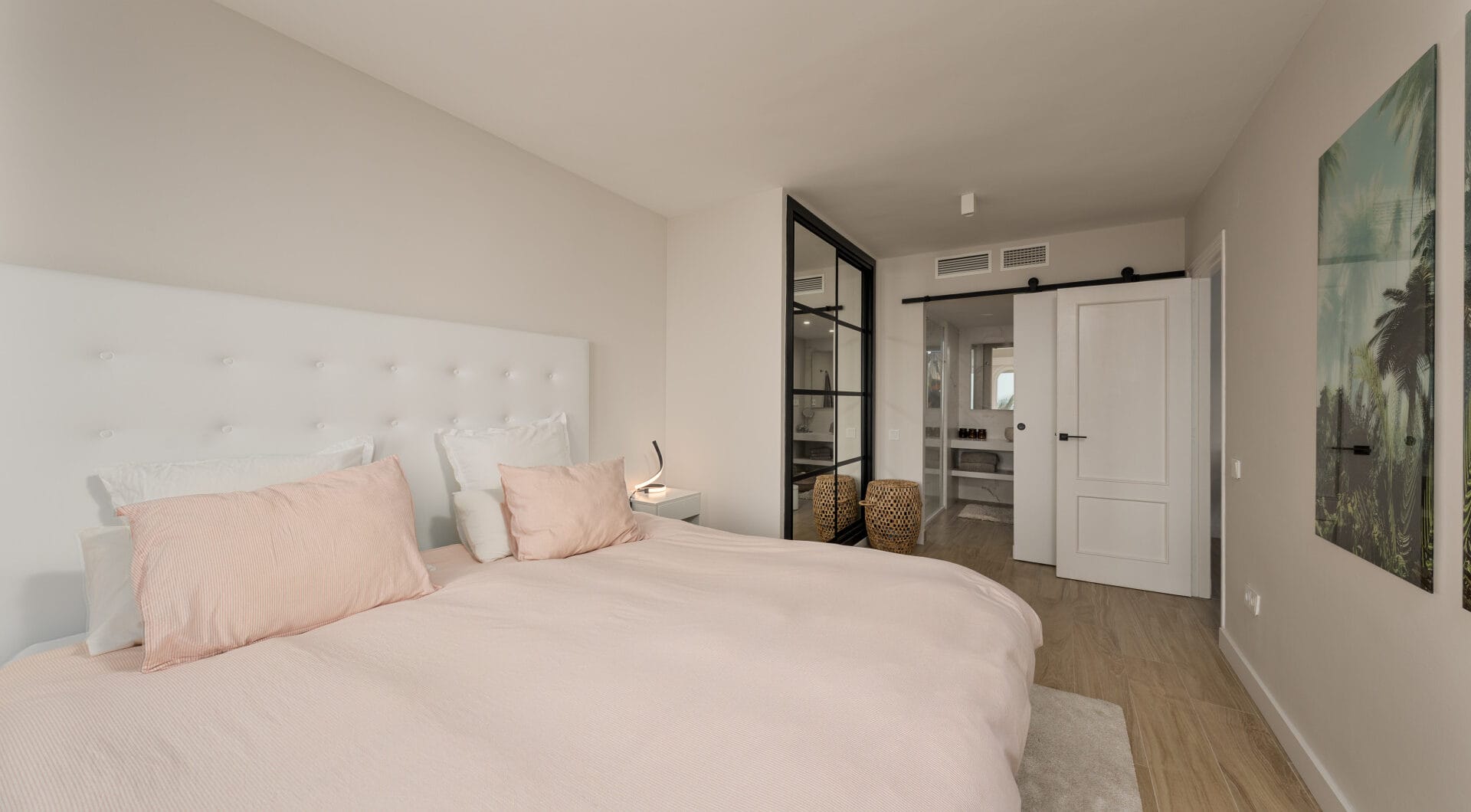 Fully Renovated 3‑Bedroom Apartment on Estepona’s Frontline Beach