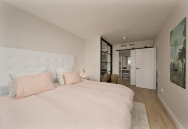 Fully Renovated 3‑Bedroom Apartment on Estepona’s Frontline Beach