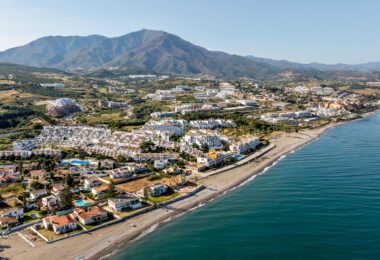 Fully Renovated 3‑Bedroom Apartment on Estepona’s Frontline Beach