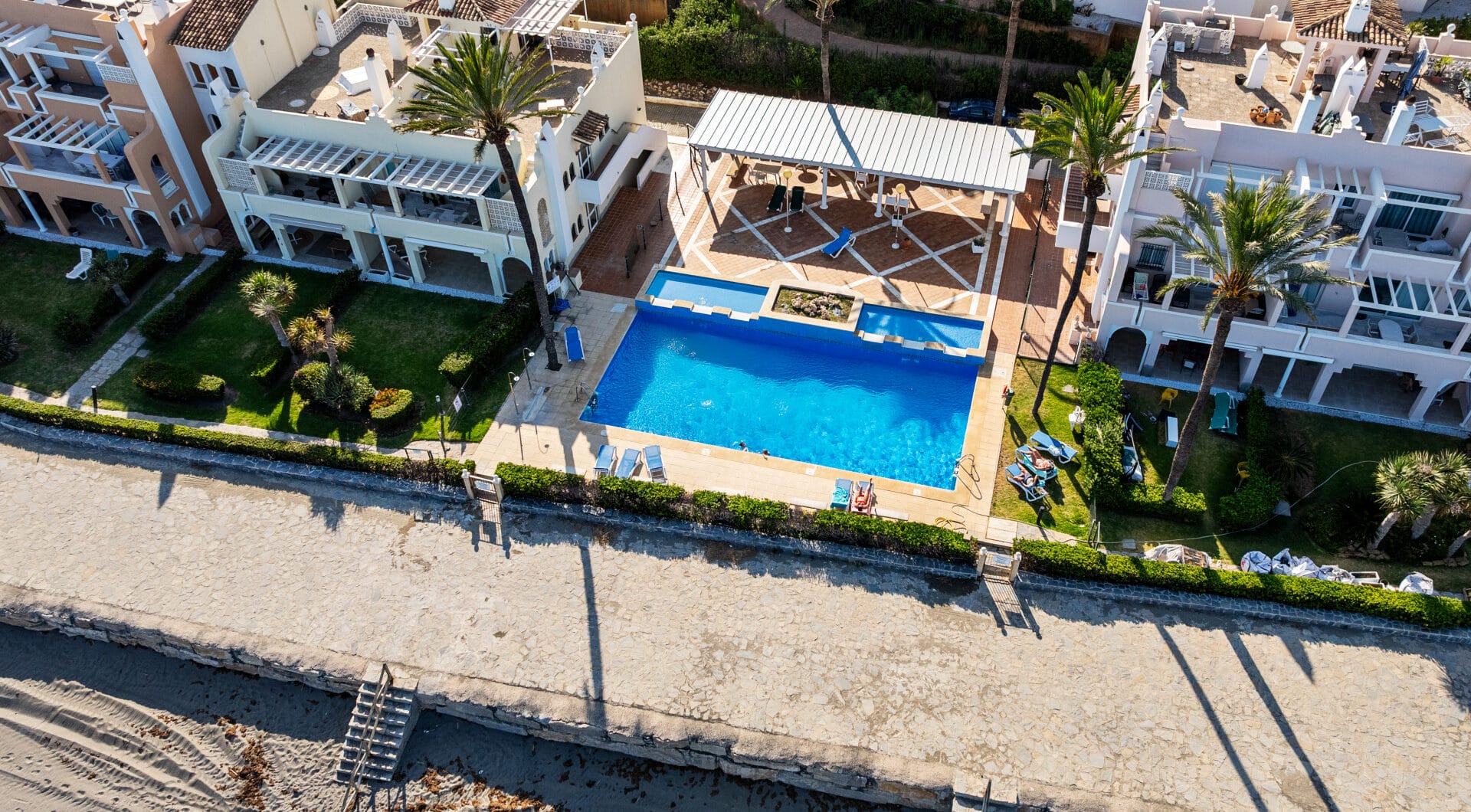 Fully Renovated 3‑Bedroom Apartment on Estepona’s Frontline Beach