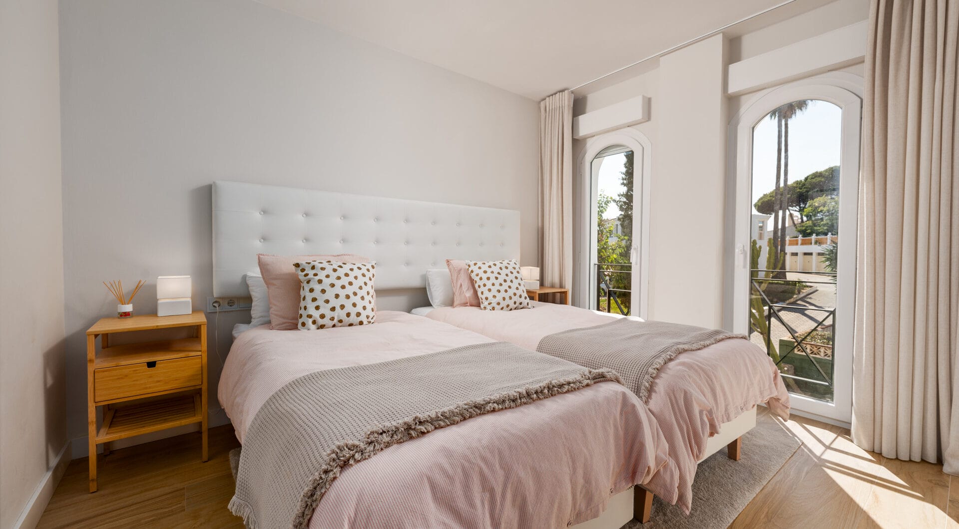Fully Renovated 3‑Bedroom Apartment on Estepona’s Frontline Beach