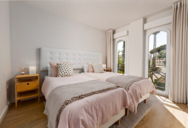 Fully Renovated 3‑Bedroom Apartment on Estepona’s Frontline Beach