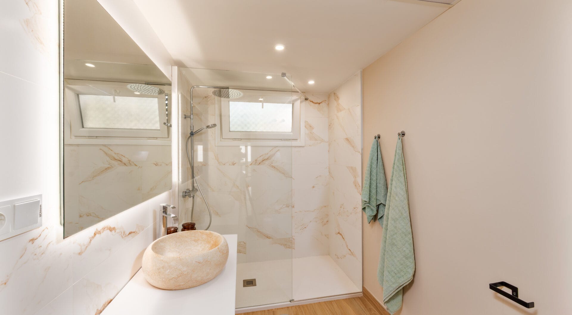 Fully Renovated 3‑Bedroom Apartment on Estepona’s Frontline Beach
