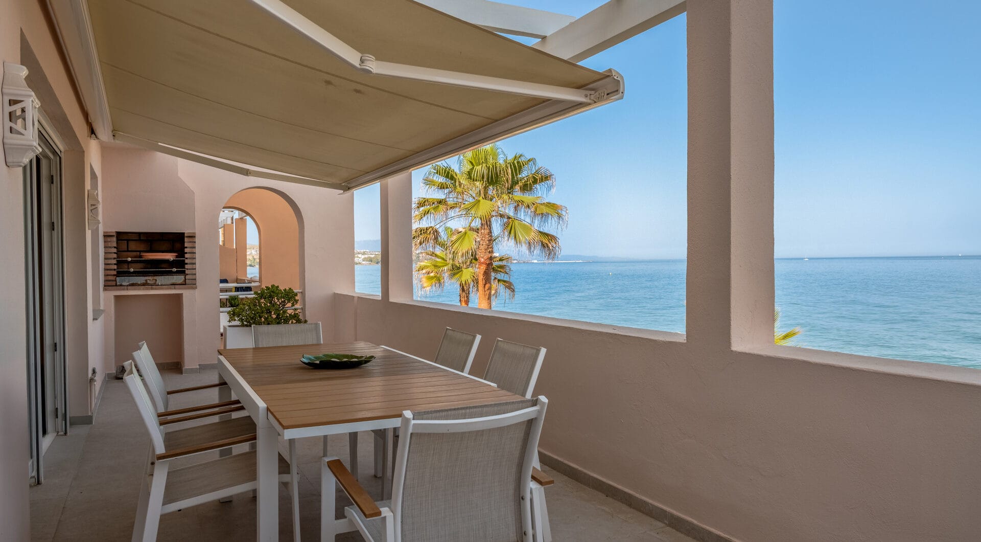 Fully Renovated 3‑Bedroom Apartment on Estepona’s Frontline Beach