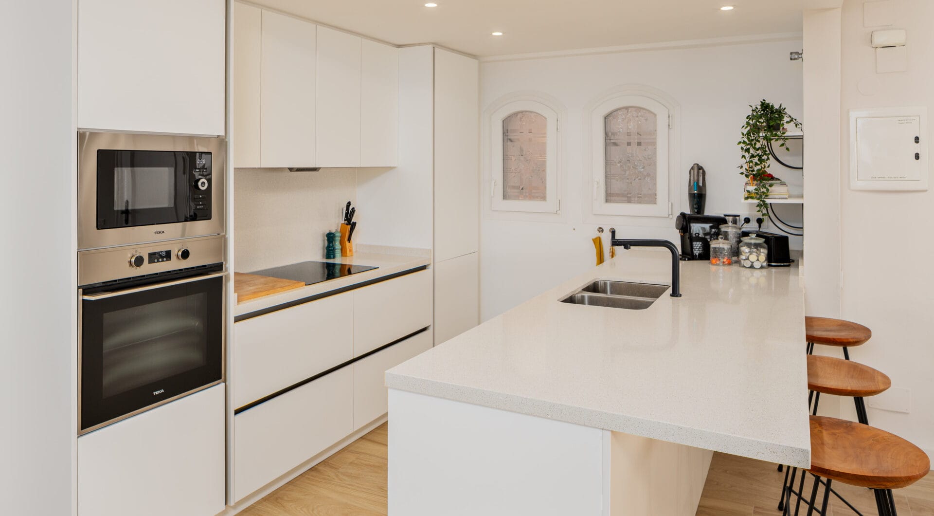 Fully Renovated 3‑Bedroom Apartment on Estepona’s Frontline Beach