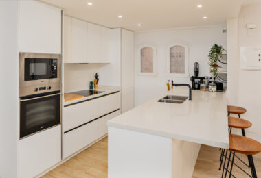 Fully Renovated 3‑Bedroom Apartment on Estepona’s Frontline Beach