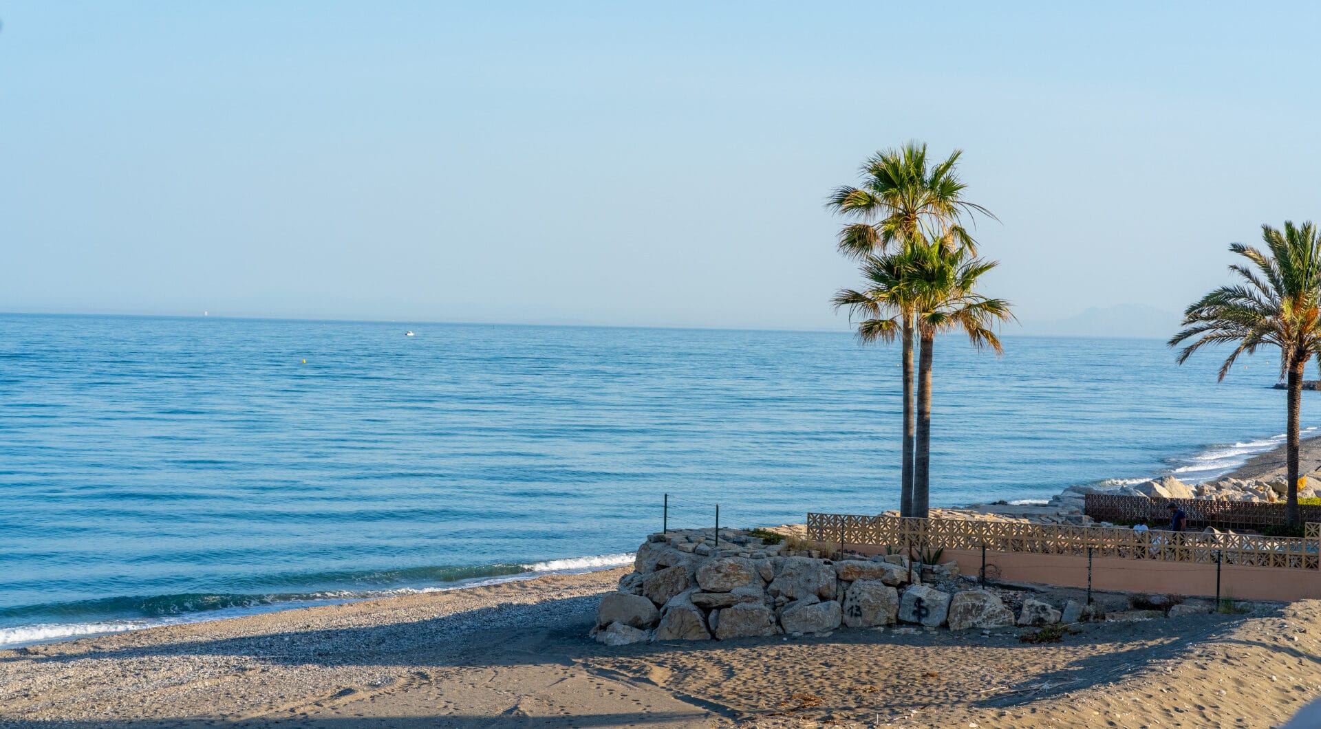 Fully Renovated 3‑Bedroom Apartment on Estepona’s Frontline Beach