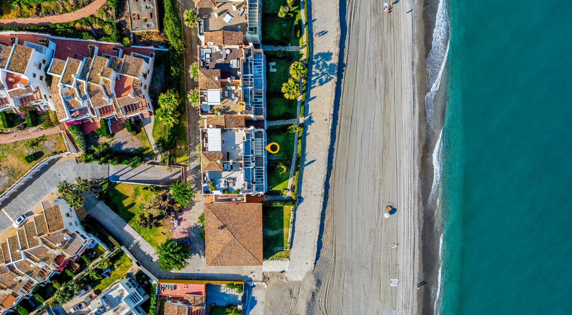 Fully Renovated 3‑Bedroom Apartment on Estepona’s Frontline Beach