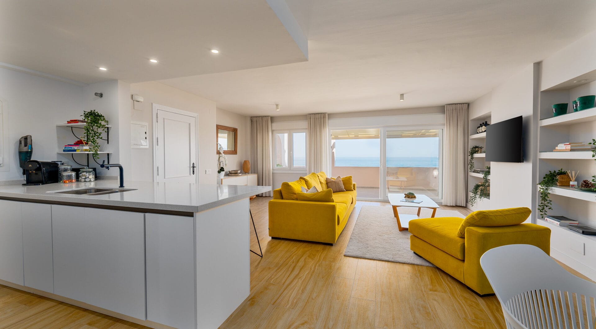 Fully Renovated 3‑Bedroom Apartment on Estepona’s Frontline Beach