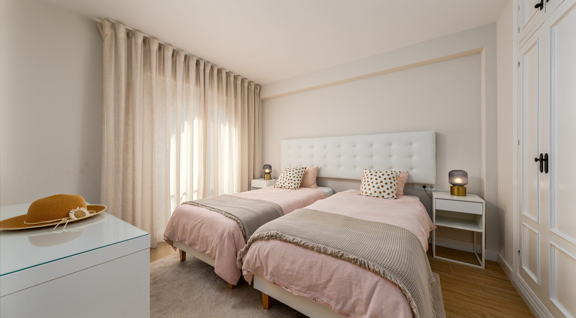 Fully Renovated 3‑Bedroom Apartment on Estepona’s Frontline Beach