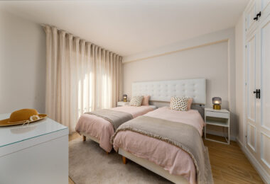 Fully Renovated 3‑Bedroom Apartment on Estepona’s Frontline Beach