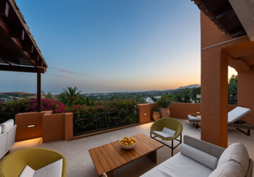 Artful 4-Bedroom Elevated Ground Floor Apartment with Panoramic Sea Views in Les Belvederes, La Cerquilla – Nueva Andalucía