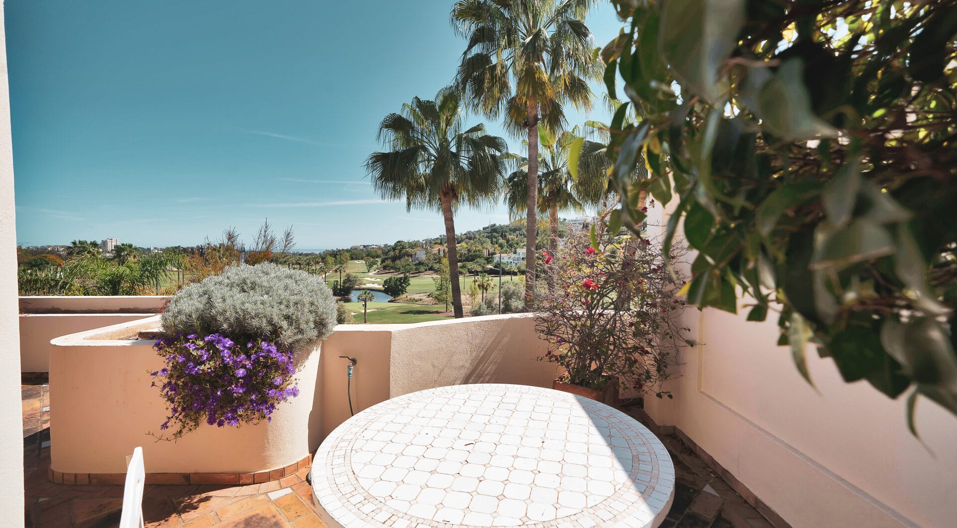 Luxury Penthouse with Panoramic Golf and sea Views in Las Alamandas