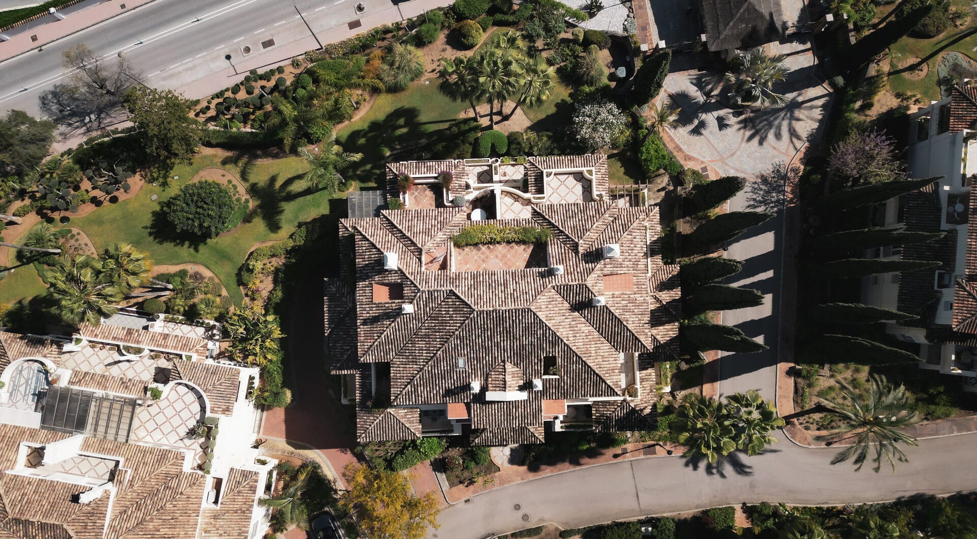Luxury Penthouse with Panoramic Golf and sea Views in Las Alamandas