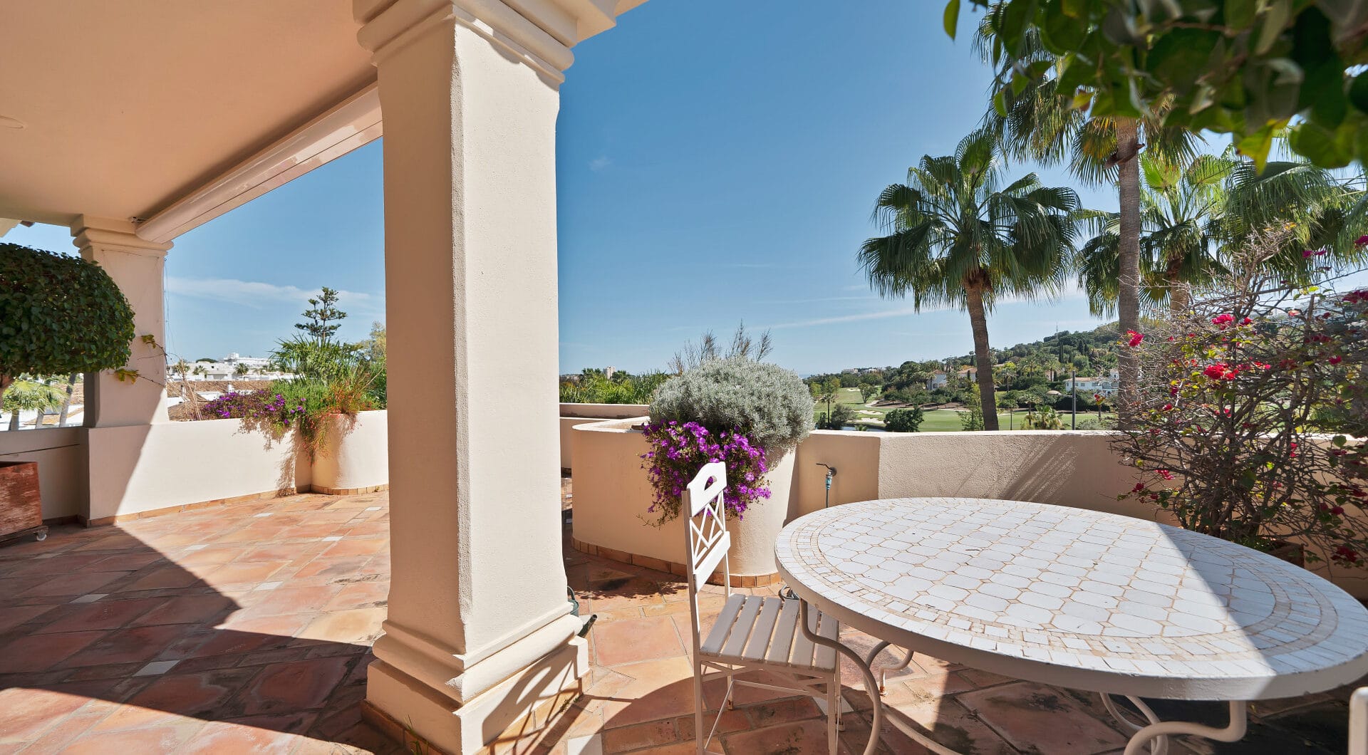 Luxury Penthouse with Panoramic Golf and sea Views in Las Alamandas