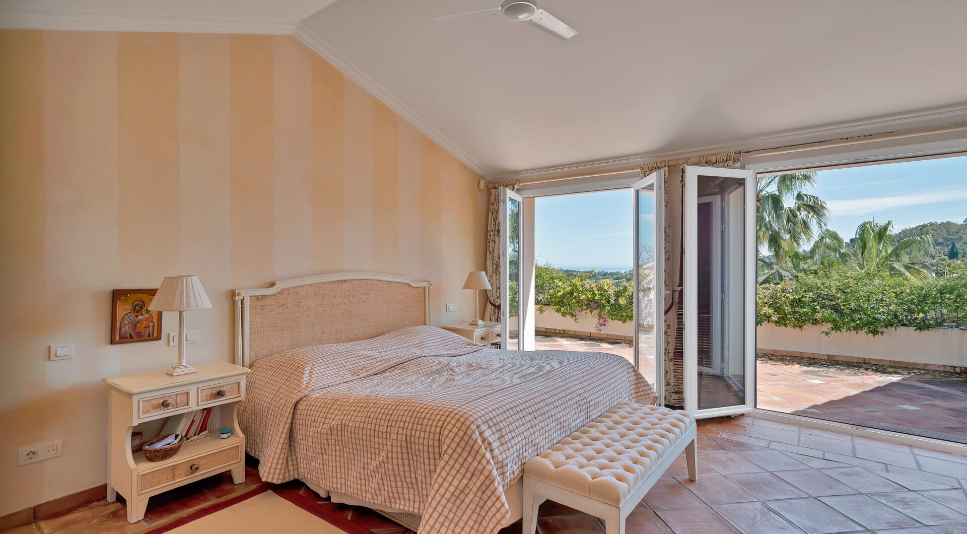 Luxury Penthouse with Panoramic Golf and sea Views in Las Alamandas