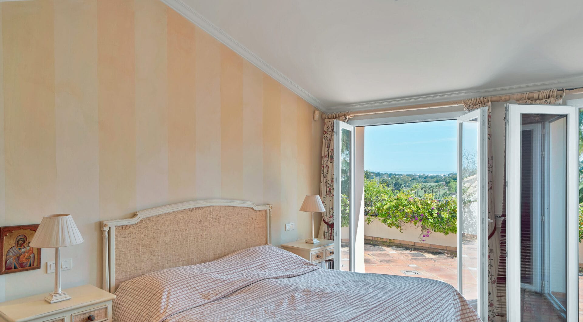 Luxury Penthouse with Panoramic Golf and sea Views in Las Alamandas