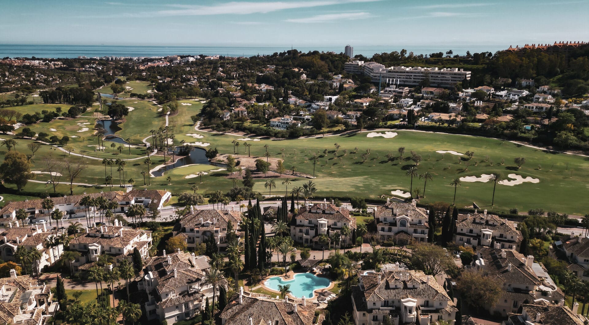 Luxury Penthouse with Panoramic Golf and sea Views in Las Alamandas