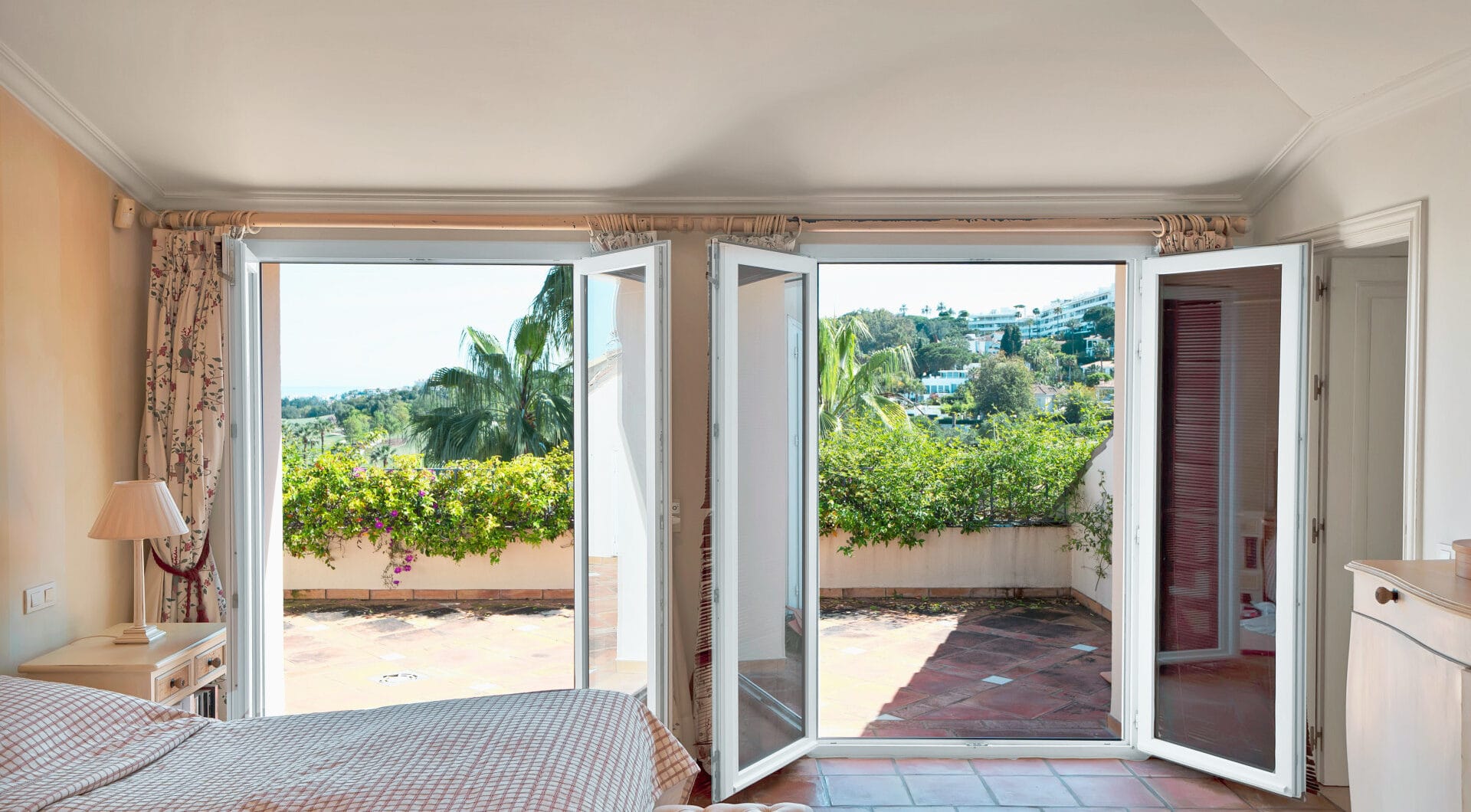 Luxury Penthouse with Panoramic Golf and sea Views in Las Alamandas
