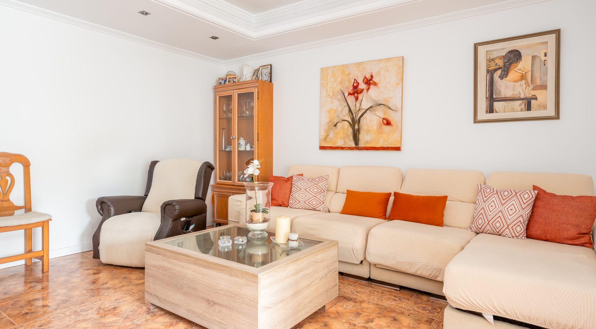 Elegant Ground Floor 3-Bedroom Apartment in Prime Nueva Andalucía Location