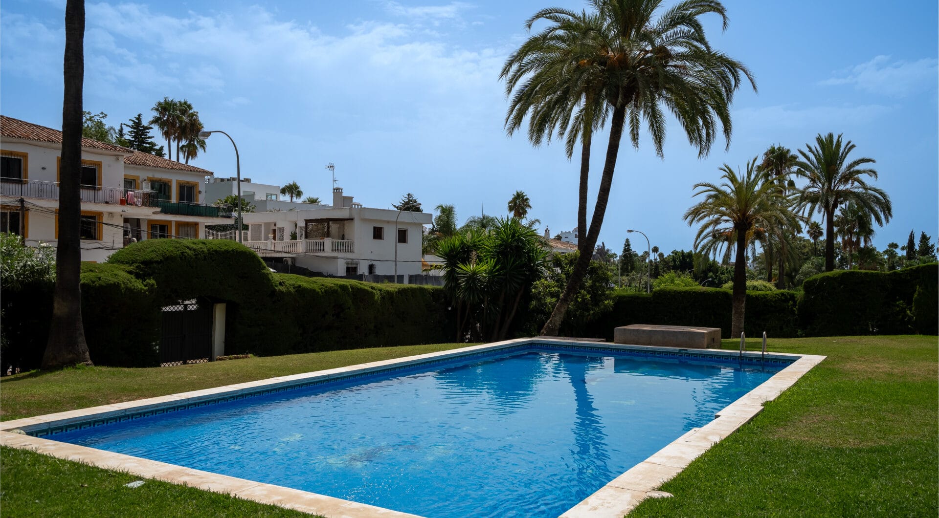 Elegant Ground Floor 3-Bedroom Apartment in Prime Nueva Andalucía Location