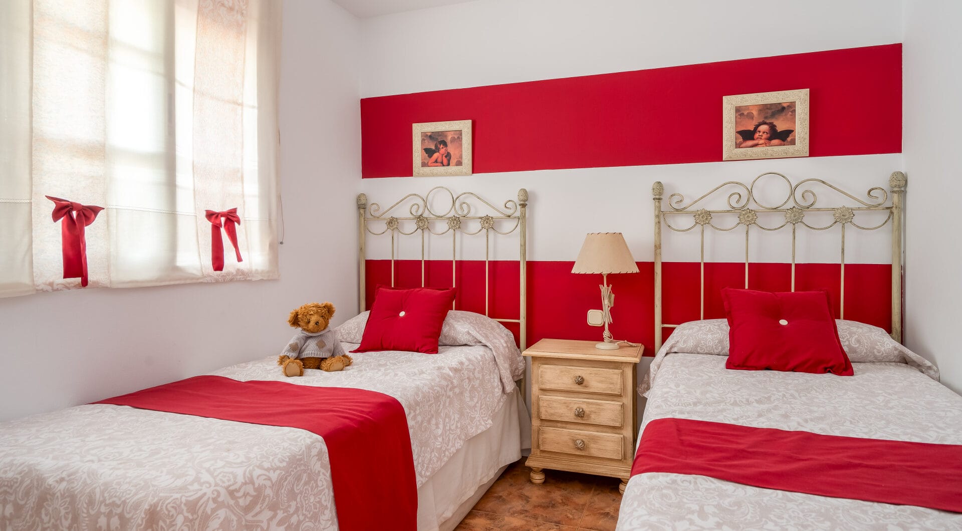 Elegant Ground Floor 3-Bedroom Apartment in Prime Nueva Andalucía Location