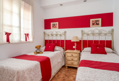 Elegant Ground Floor 3-Bedroom Apartment in Prime Nueva Andalucía Location