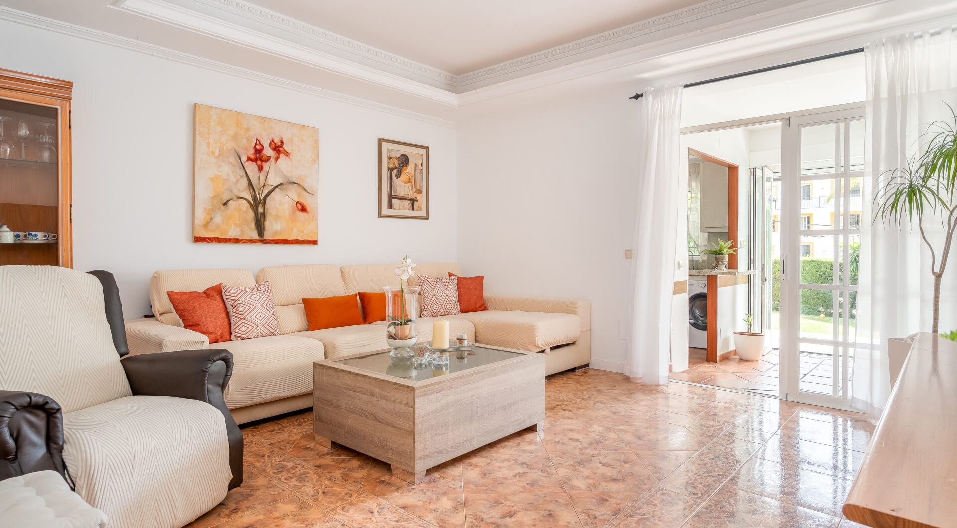Elegant Ground Floor 3-Bedroom Apartment in Prime Nueva Andalucía Location