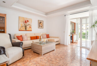 Elegant Ground Floor 3-Bedroom Apartment in Prime Nueva Andalucía Location