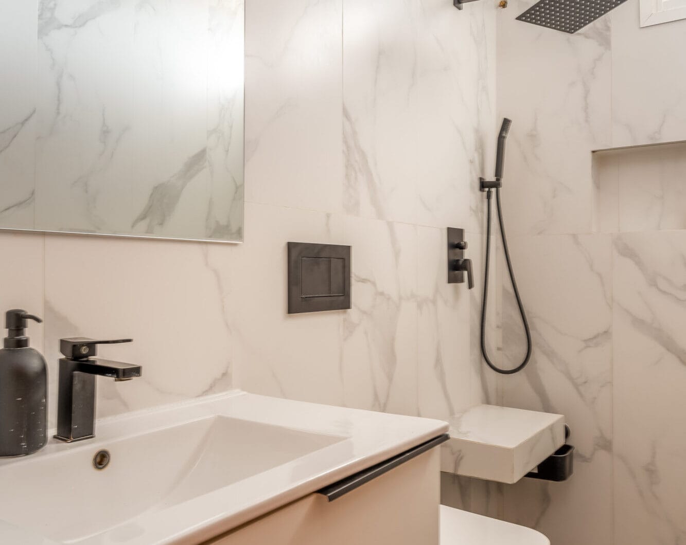 Elegant Ground Floor 3-Bedroom Apartment in Prime Nueva Andalucía Location