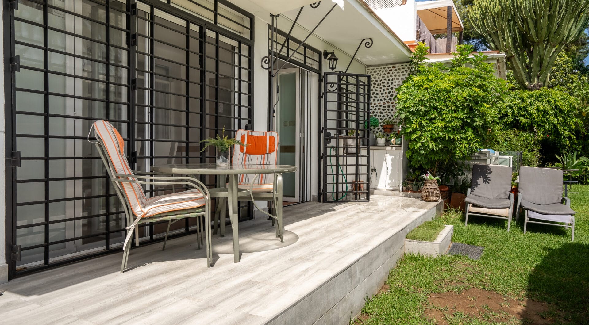Elegant Ground Floor 3-Bedroom Apartment in Prime Nueva Andalucía Location