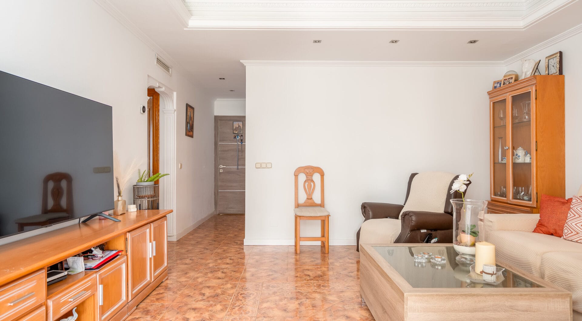 Elegant Ground Floor 3-Bedroom Apartment in Prime Nueva Andalucía Location