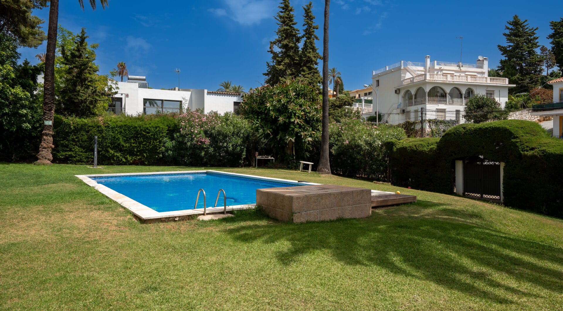 Elegant Ground Floor 3-Bedroom Apartment in Prime Nueva Andalucía Location