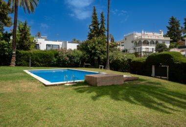 Elegant Ground Floor 3-Bedroom Apartment in Prime Nueva Andalucía Location