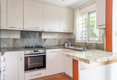 Elegant Ground Floor 3-Bedroom Apartment in Prime Nueva Andalucía Location