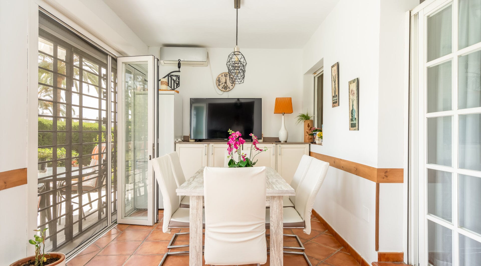 Elegant Ground Floor 3-Bedroom Apartment in Prime Nueva Andalucía Location