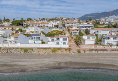 Exclusive Frontline Beach House in Arena Beach, Estepona