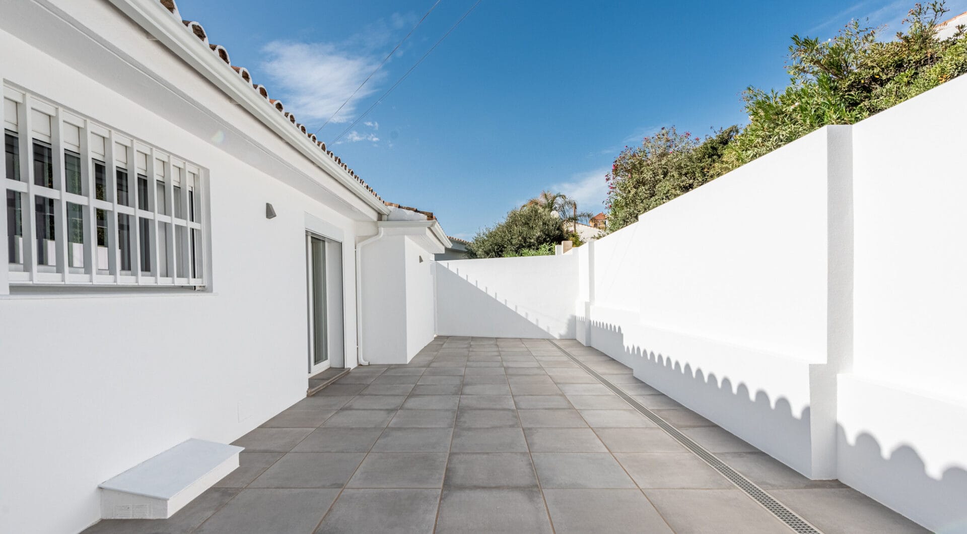 Exclusive Frontline Beach House in Arena Beach, Estepona
