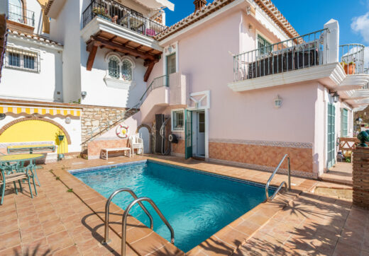 Charming Townhouse with a private pool for sale in Puebla Aida, Mijas Golf