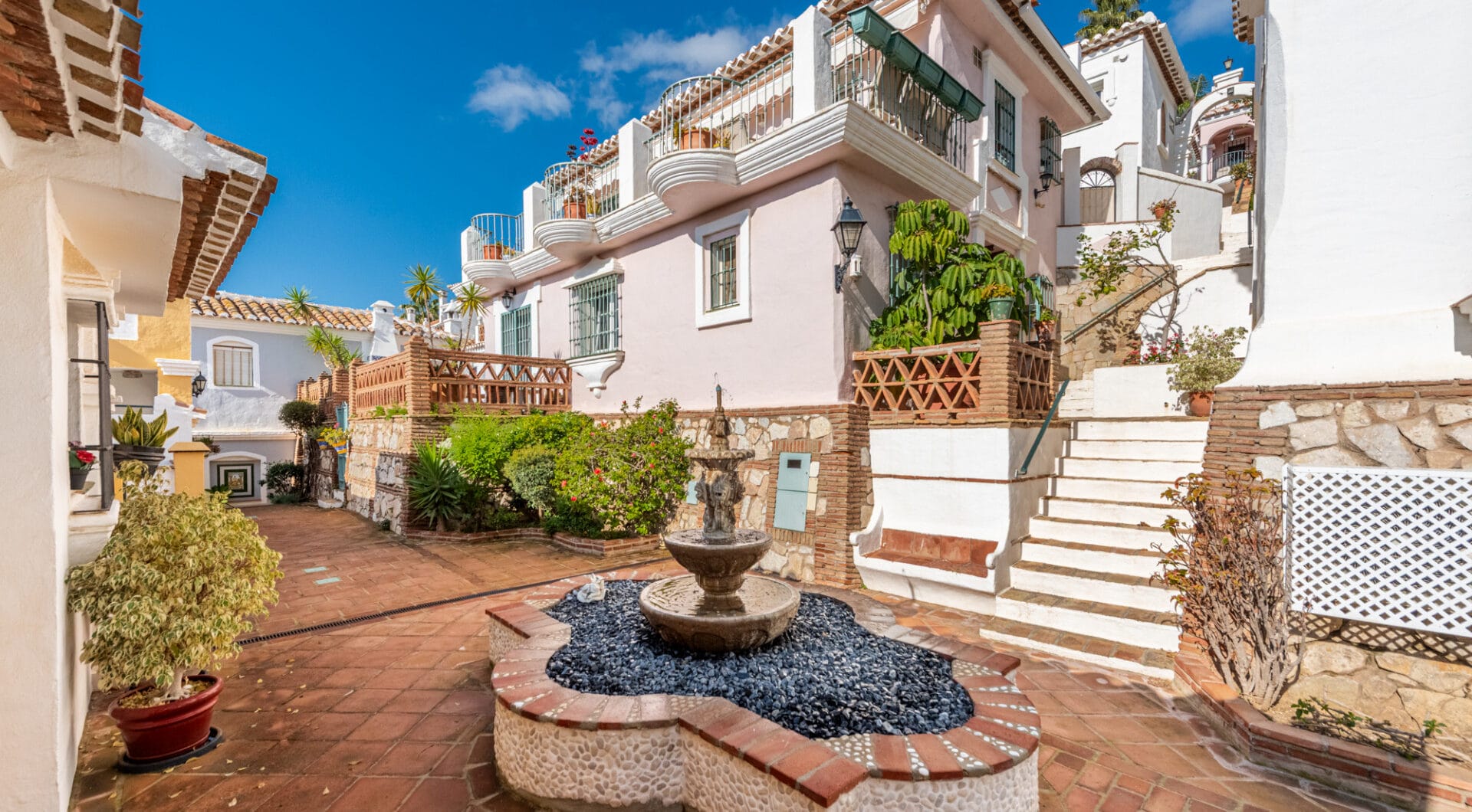 Charming Townhouse with a private pool for sale in Puebla Aida, Mijas Golf