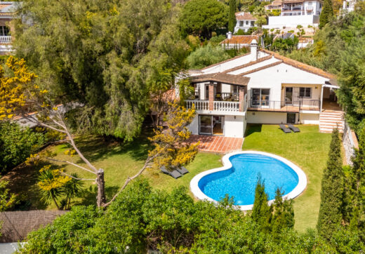 CHARMING 4-BEDROOM VILLA WITH EXPANSIVE OUTDOOR AREA IN MARBELLA