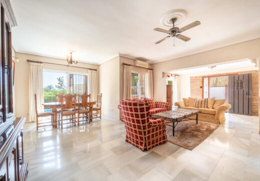 CHARMING 4-BEDROOM VILLA WITH EXPANSIVE OUTDOOR AREA IN MARBELLA