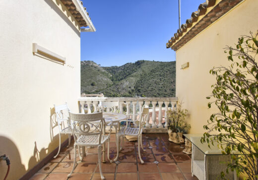 Andalusian charm with panoramic views in Benahavís