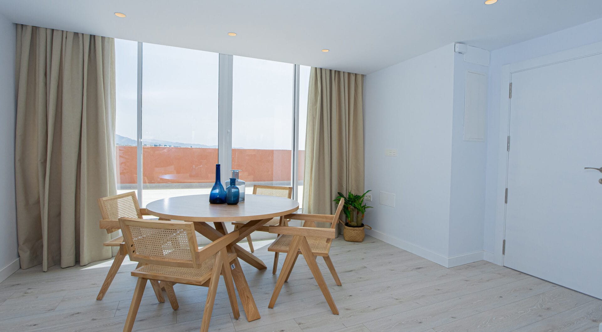 Renovated apartment with terrace and views, minutes from the beach in San Pedro.