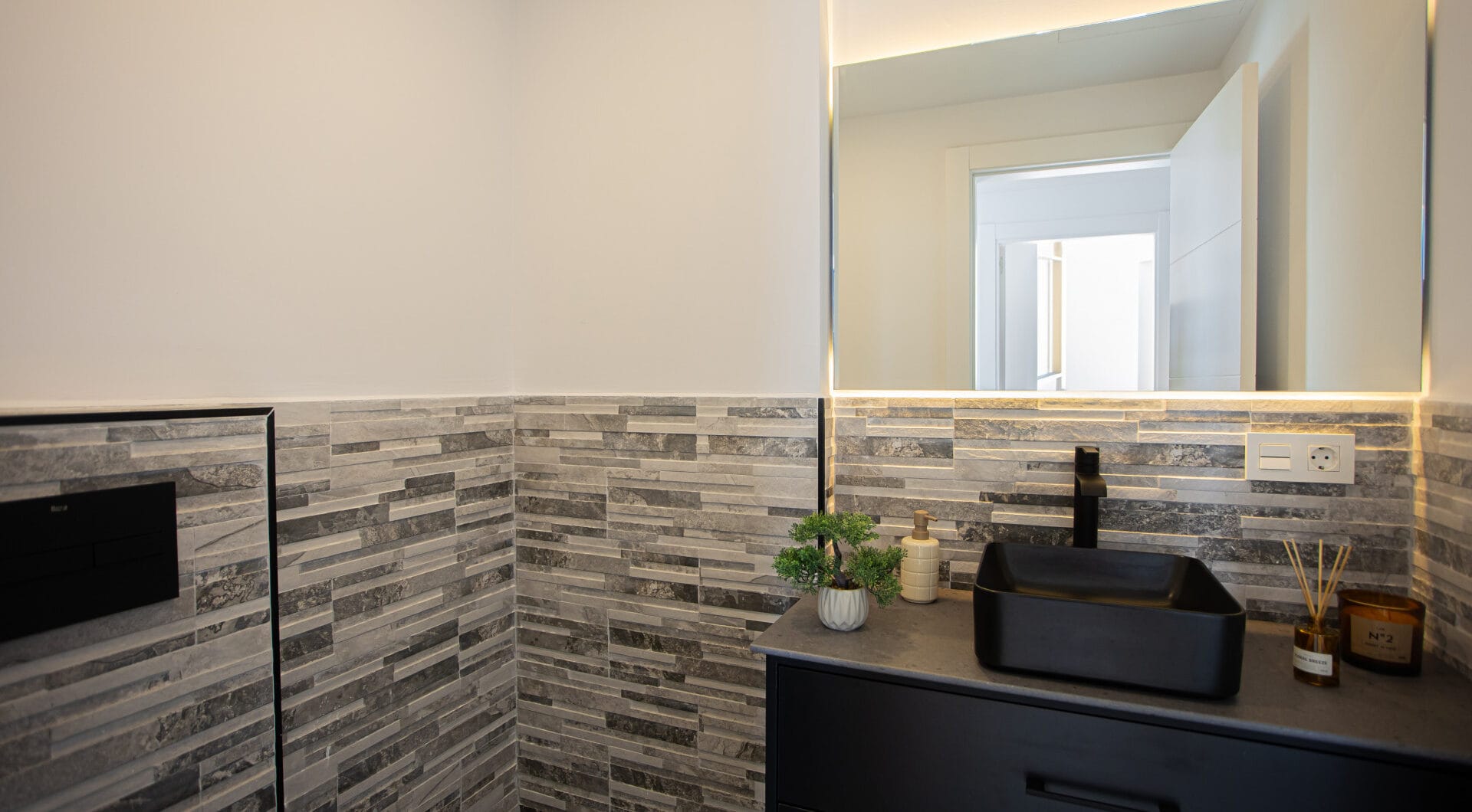 Renovated apartment with terrace and views, minutes from the beach in San Pedro.